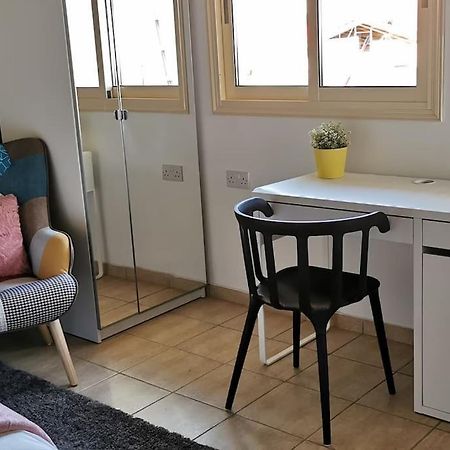 Pretty And Quiet Studio, With Wifi And Parking ليماسول المظهر الخارجي الصورة