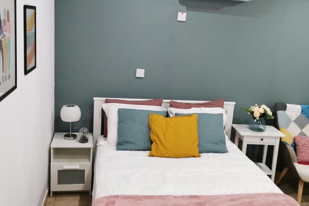 Pretty And Quiet Studio, With Wifi And Parking ليماسول المظهر الخارجي الصورة