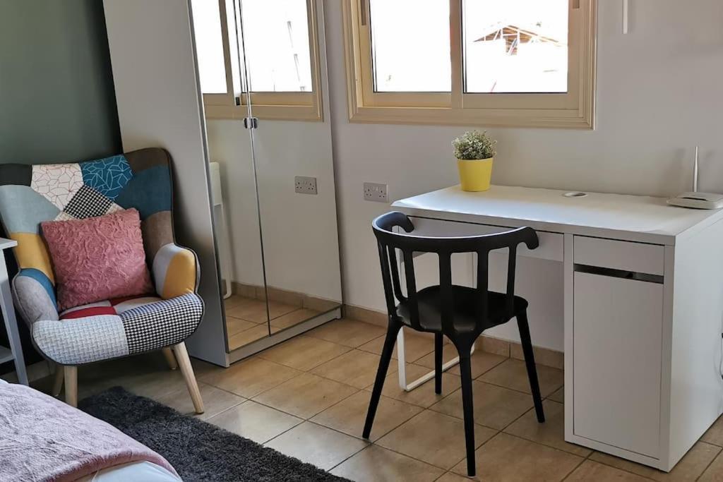 Pretty And Quiet Studio, With Wifi And Parking ليماسول المظهر الخارجي الصورة