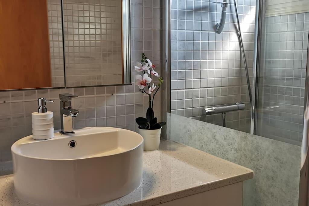 Pretty And Quiet Studio, With Wifi And Parking ليماسول المظهر الخارجي الصورة