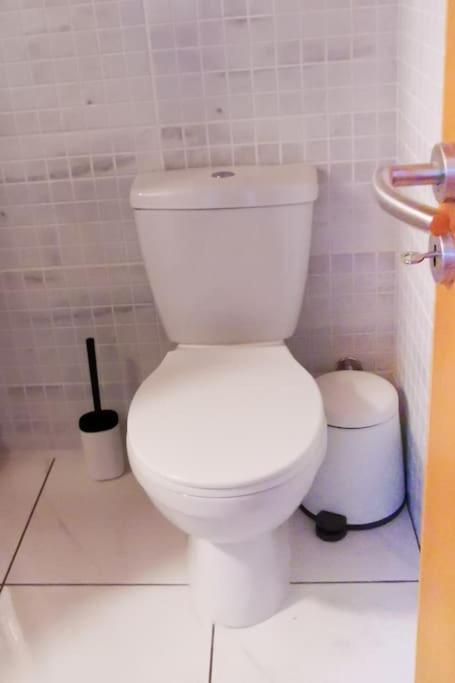 Pretty And Quiet Studio, With Wifi And Parking ليماسول المظهر الخارجي الصورة